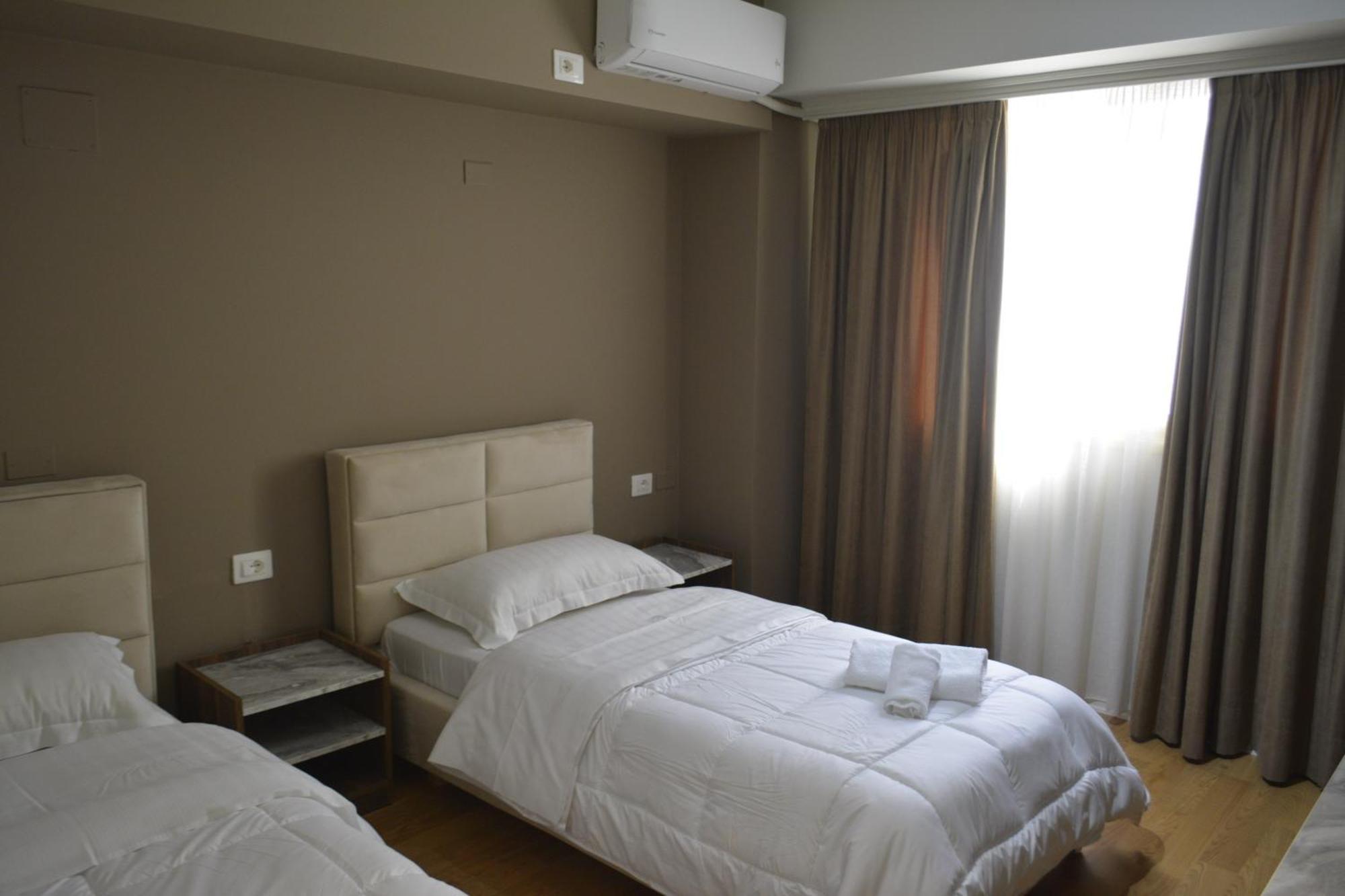 Hotel Her Vlore Exterior photo