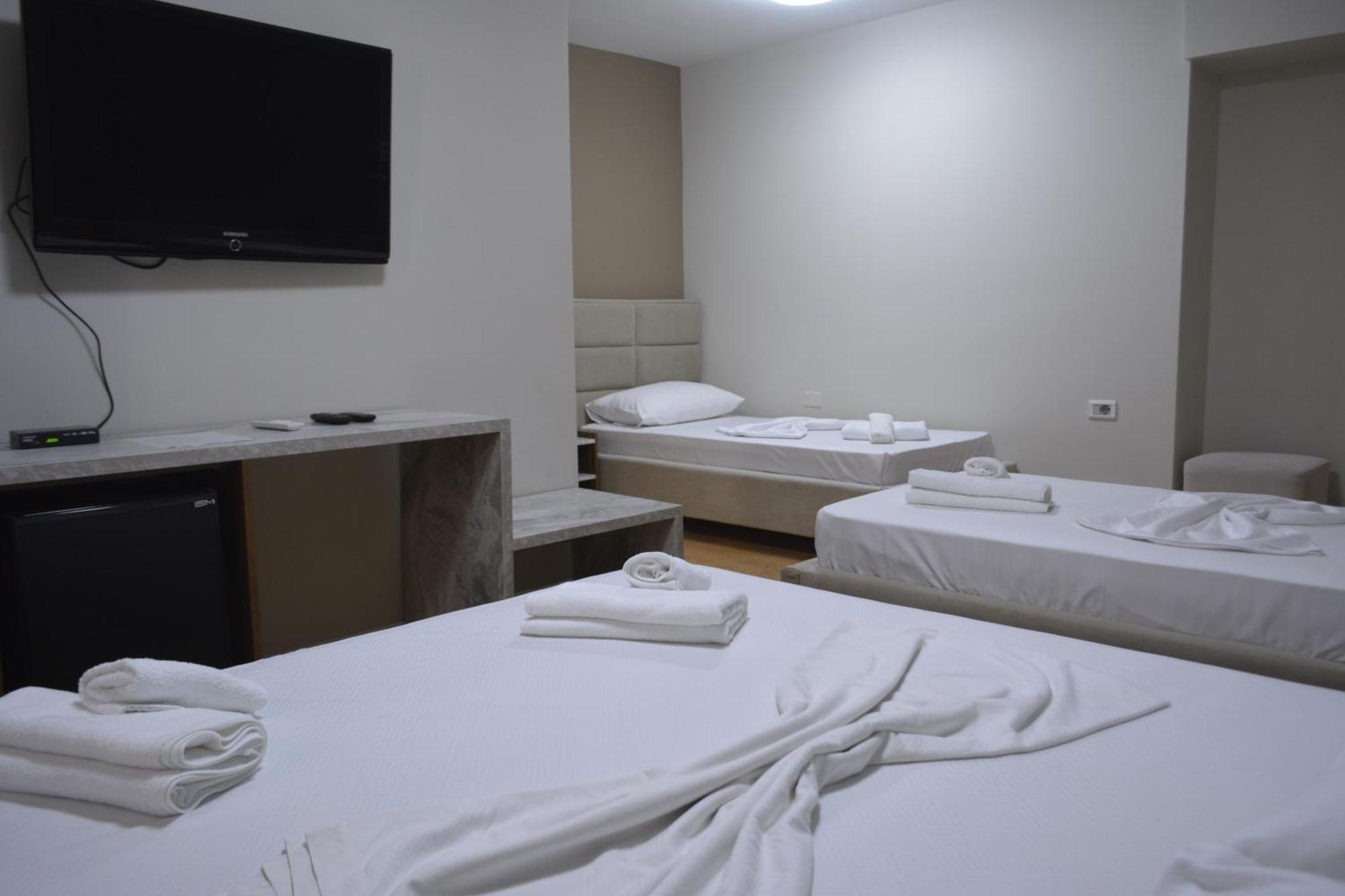 Hotel Her Vlore Exterior photo