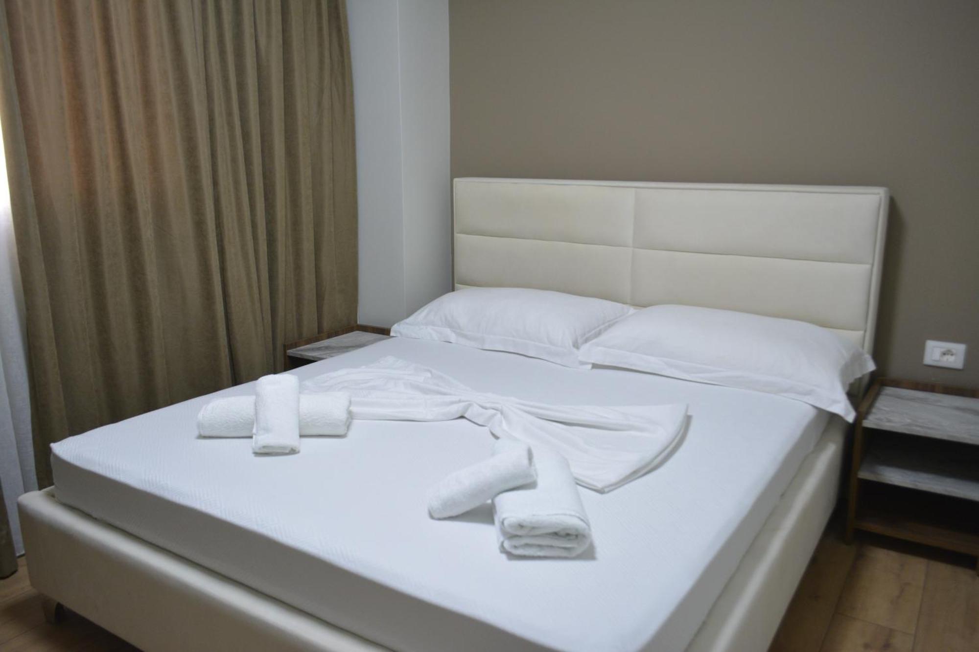 Hotel Her Vlore Exterior photo