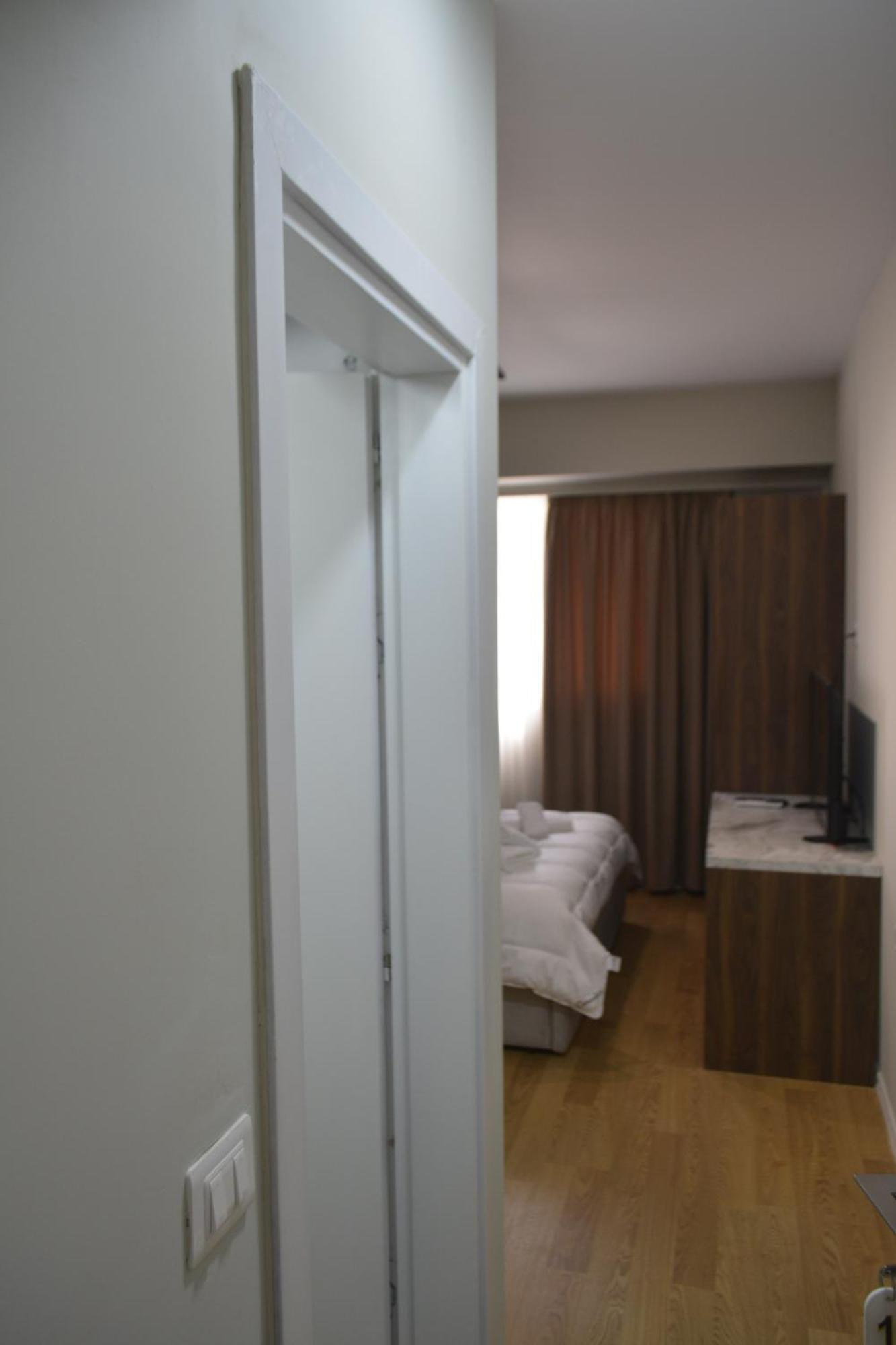 Hotel Her Vlore Exterior photo
