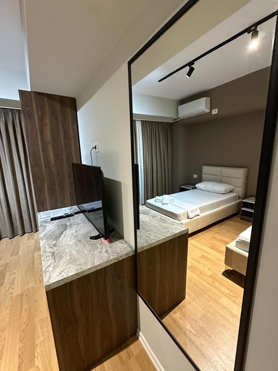 Hotel Her Vlore Exterior photo
