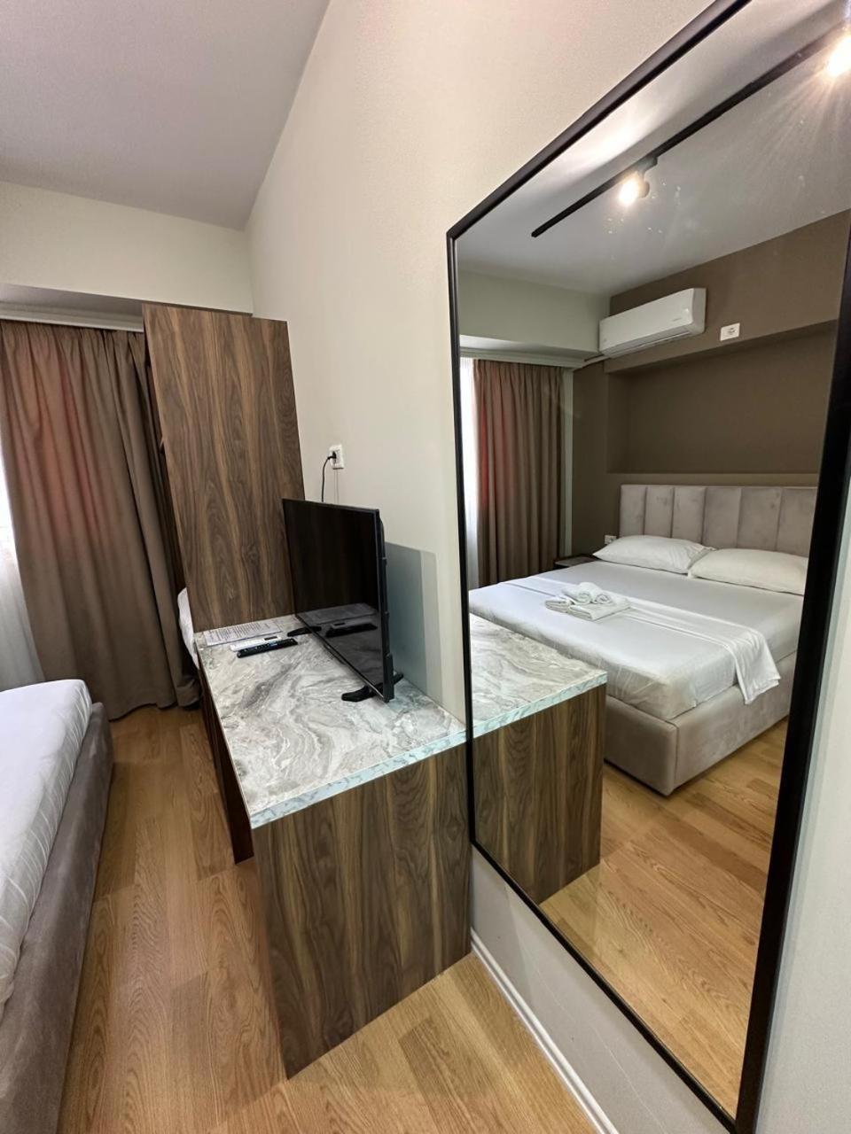 Hotel Her Vlore Exterior photo